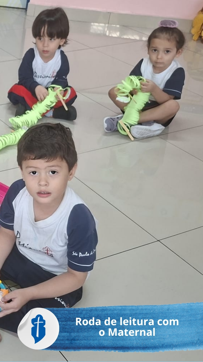 Roda de leitura com o Maternal S�o Paulo da Cruz