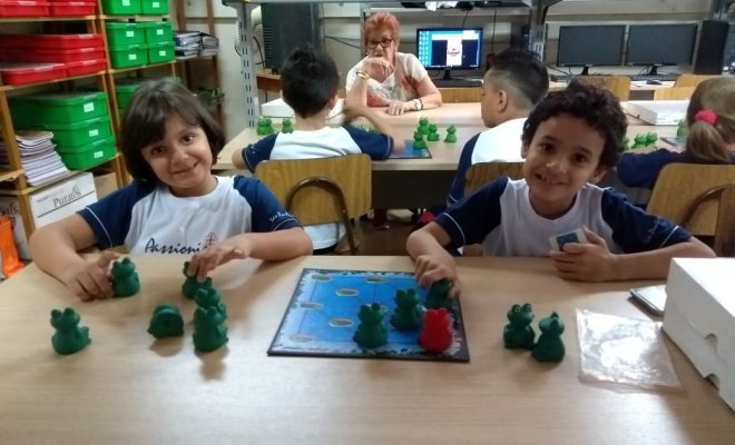 2019 - Aula de PIM: Jogo dos Sapinhos. 2 Ano A, B e C