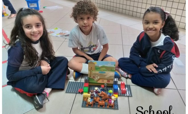2019 - On Tuesday, 2 B e C played with Lego and they built a town!