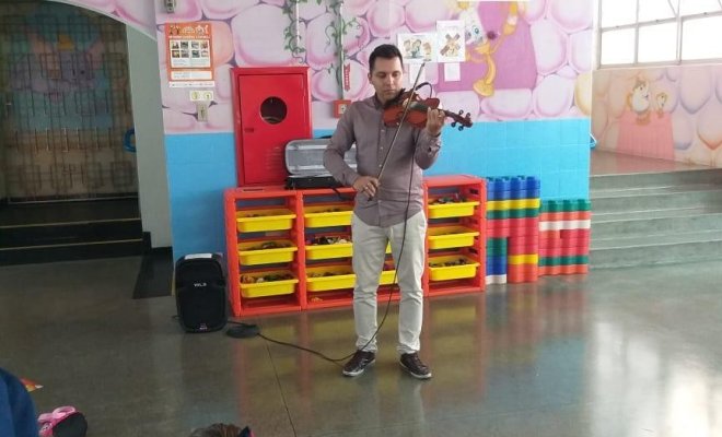 2020 - Apresentao do instrumento violino para os educandos - Cursos do BEM